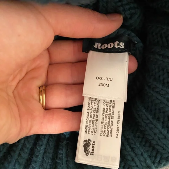 Roots Toque - Picture 2 of 2